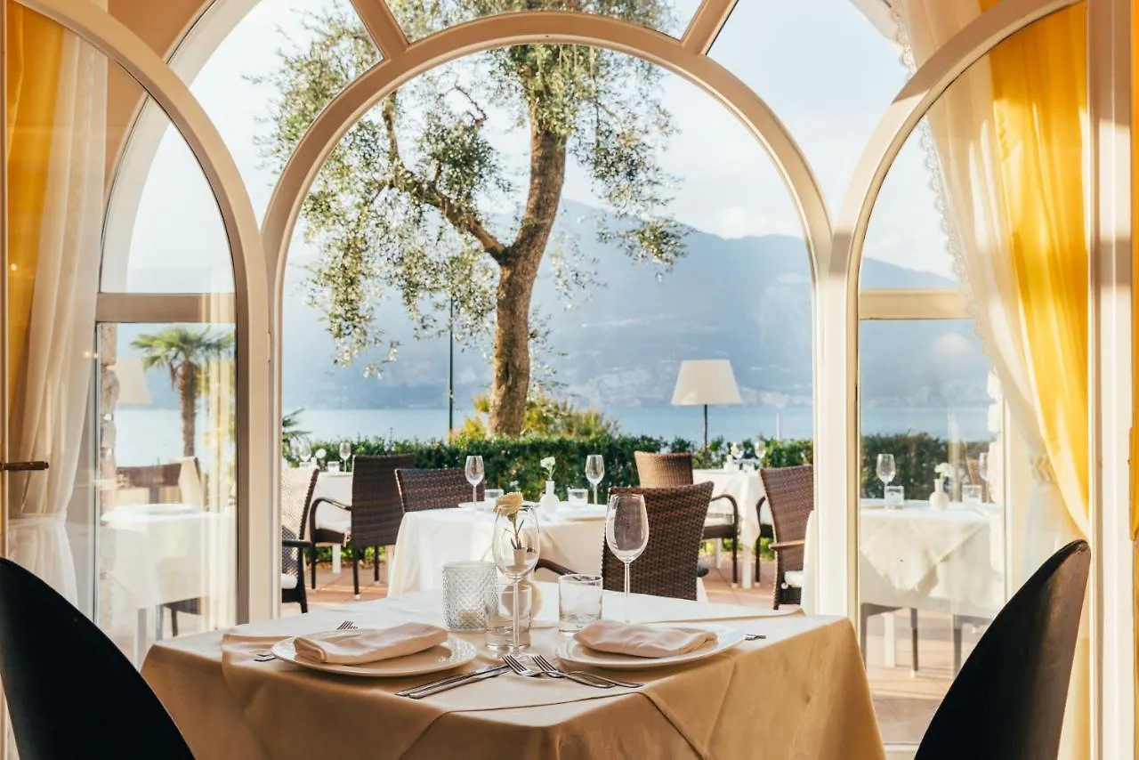 Hotel Orione Brenzone sul Garda 3*,  Italia