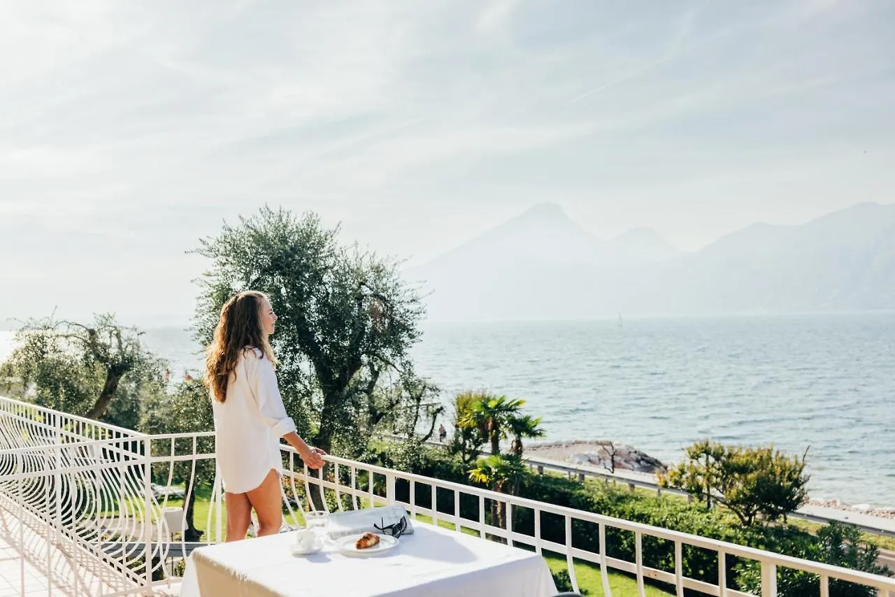 Hotel Orione - Lake Front Hotel Brenzone sul Garda