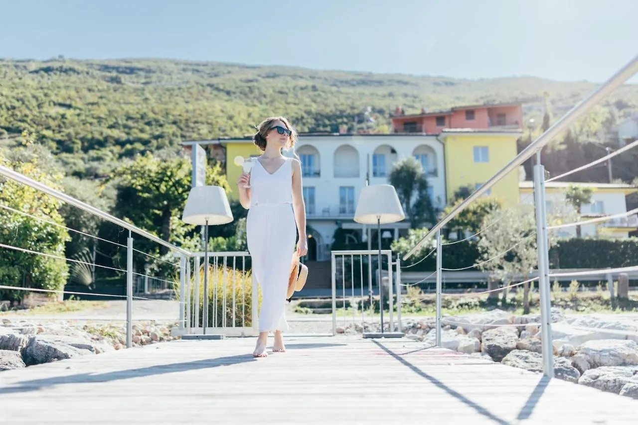 Hotel Orione - Lake Front Hotel Brenzone sul Garda